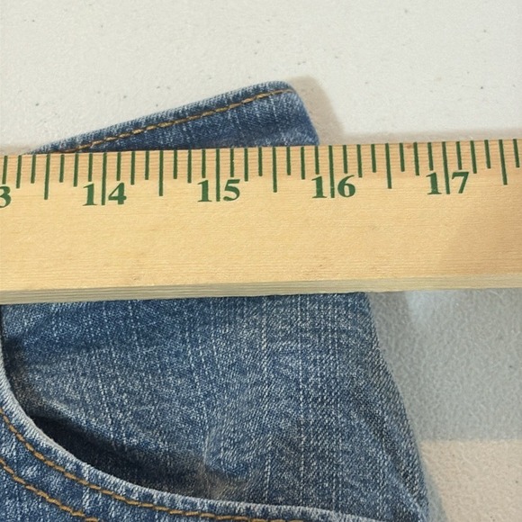 Levi's 550 Relaxed Fit Boot Cut Cuffed Jeans Womens Size 12S Light Wash Denim‎ - Picture 9 of 11